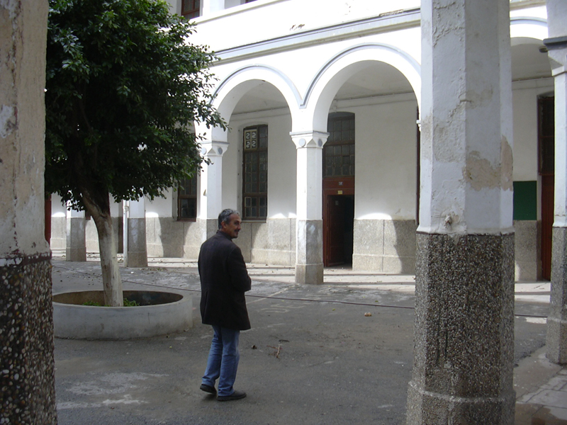 photos/2004 Alger/0400 Lycee Bugeaud Cour des Petits.jpg